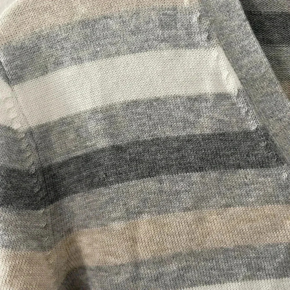 💖HOST PICK💖 Tommy Hilfiger v-neck striped sweater - Picture 3 of 5